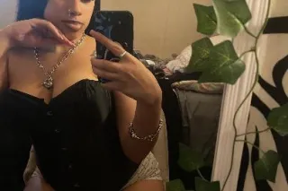 Wont you like to come play with me😩😏😏😍 - Image 1